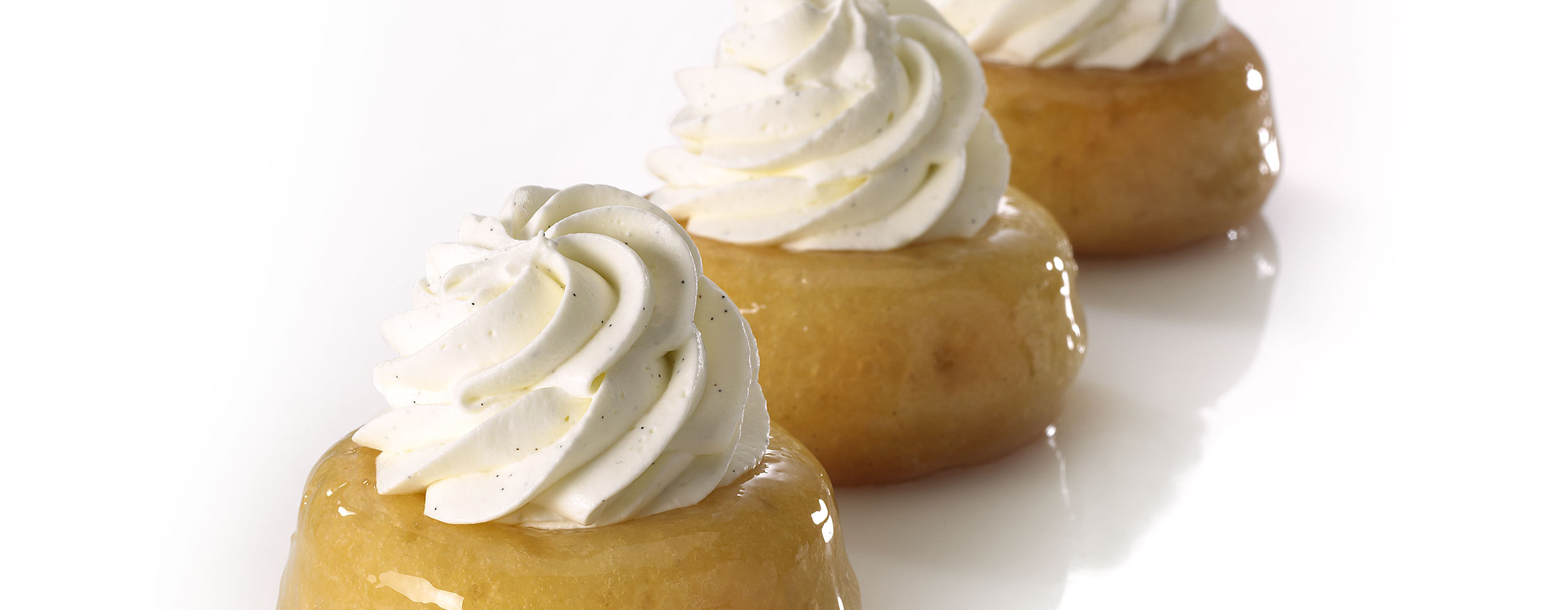 Le baba au rhum, chantilly ivoire vanille