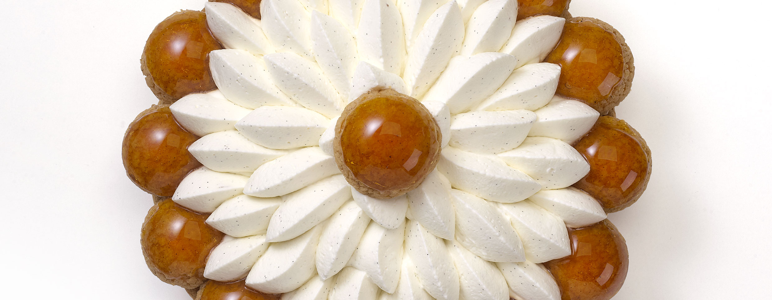 Saint-honoré vanille, feuilletage viennois et petits choux